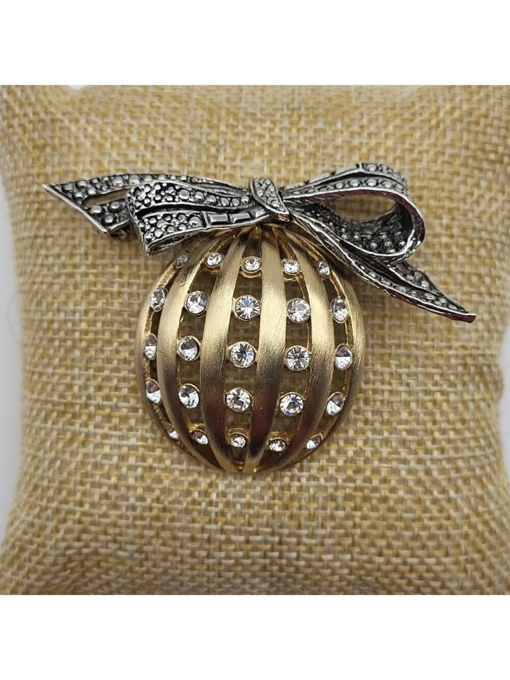 Vintage Darlene Signed Brooch pin Christmas Ornament rhinestone two tone